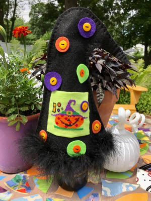 Witch Wine Cover (2 patterns,1 hat, buttons included)